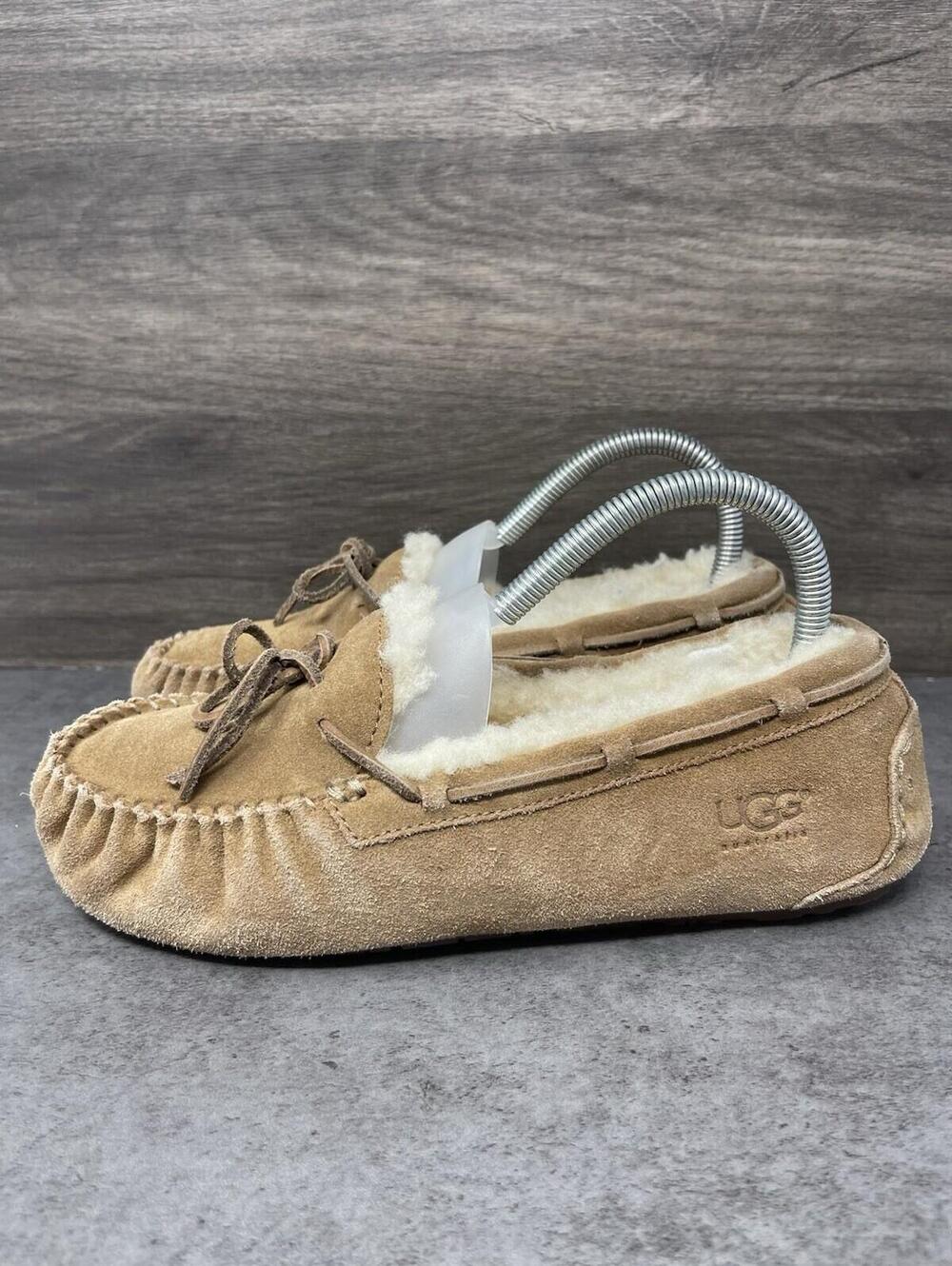 UGG Dakota Slippers Womens Size 8 Brown Suede Fur Lined